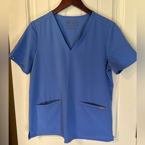 FIGS: CEIL BLUE - Casma (3) Three-Pocket Scrub Top (Women’s)